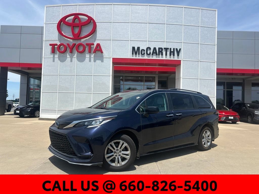 Used 2023 Toyota Sienna LE AWD/4WD image 1