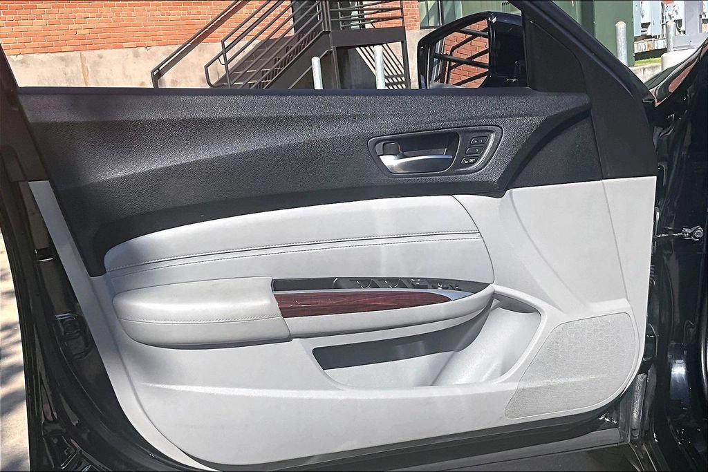 Used 2017 Acura TLX FWD image 24