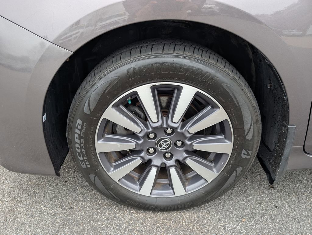 Used 2019 Toyota Sienna XLE w/ XLE Navigation Package AWD/4WD image 11