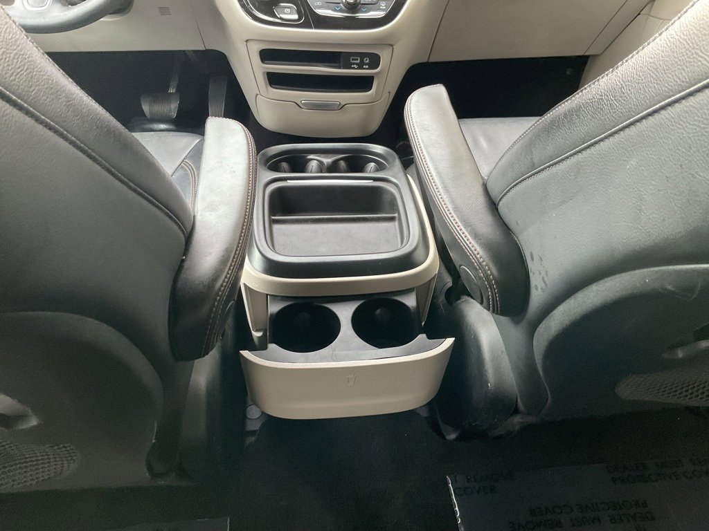 Used 2017 Chrysler Pacifica Touring-L image 17