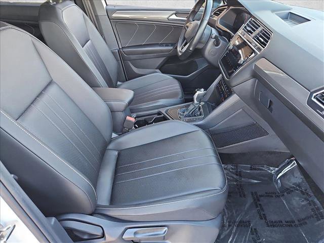 Used 2023 Volkswagen Tiguan SE R-Line image 27