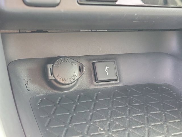 Used 2022 Toyota RAV4 XLE Premium image 28