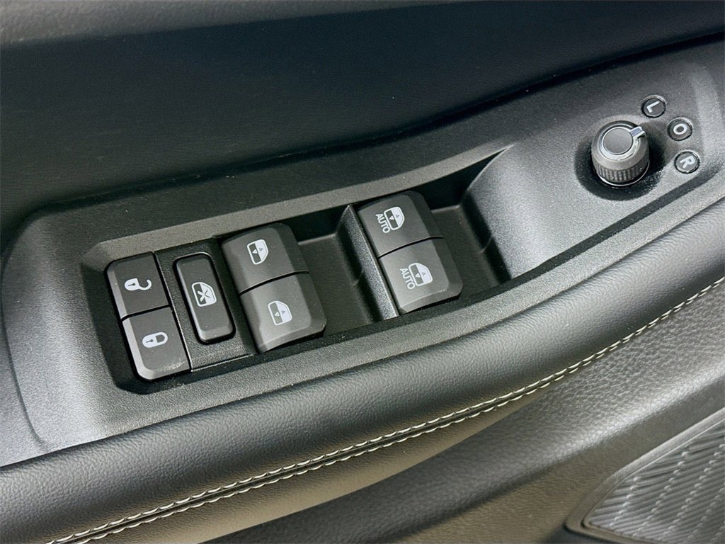 New 2025 Jeep Grand Cherokee Altitude image 19