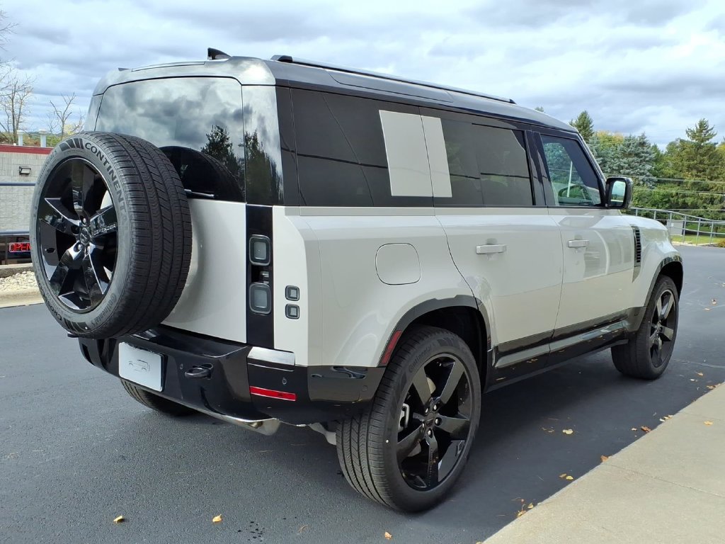 New 2026 Land Rover Defender 110 X-Dynamic SE AWD/4WD image 5