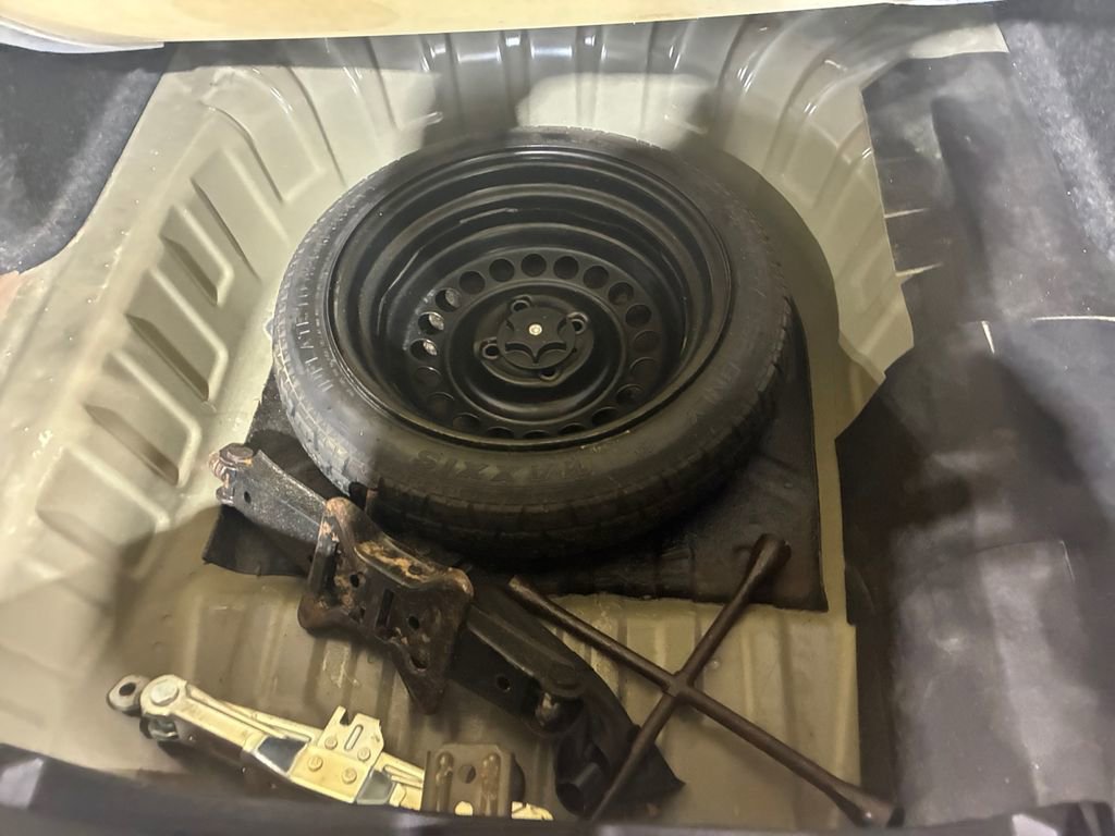 Used 2021 Nissan Versa SV image 22