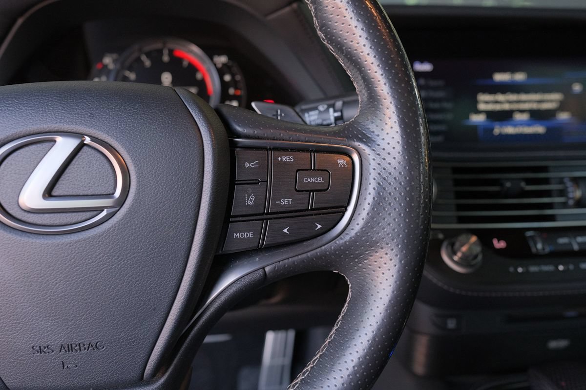 Used 2018 Lexus LS 500 F Sport w/ Performance Package RWD image 17