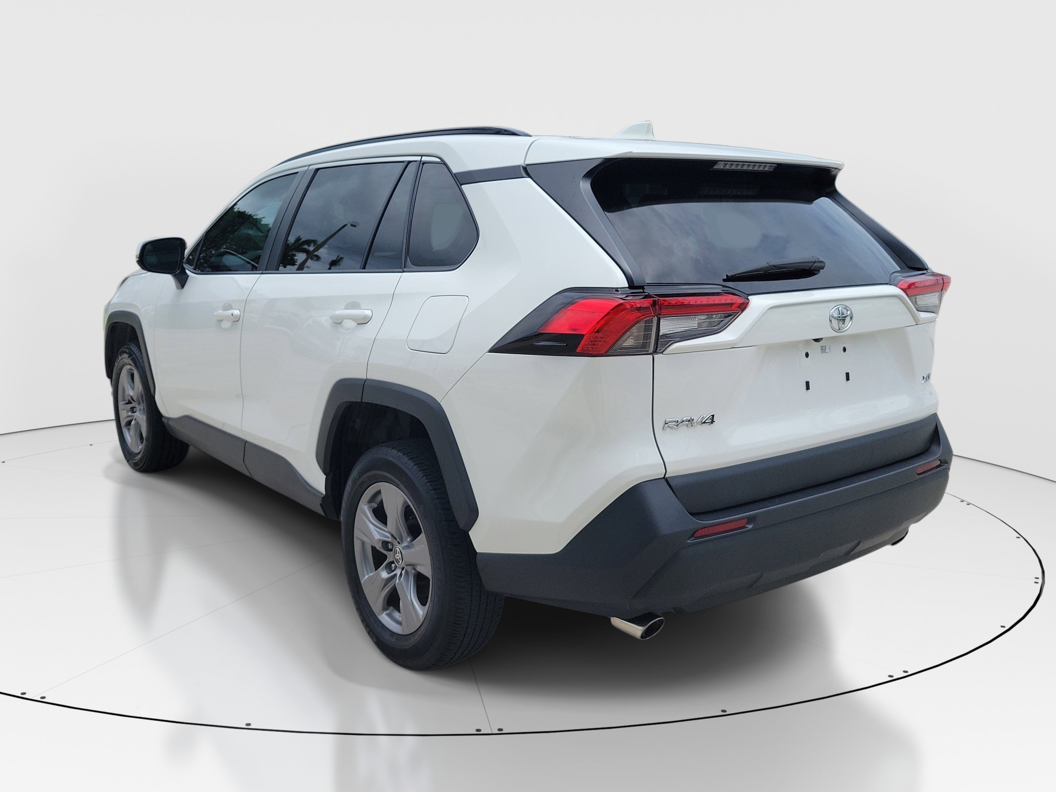 Used 2024 Toyota RAV4 XLE FWD image 6