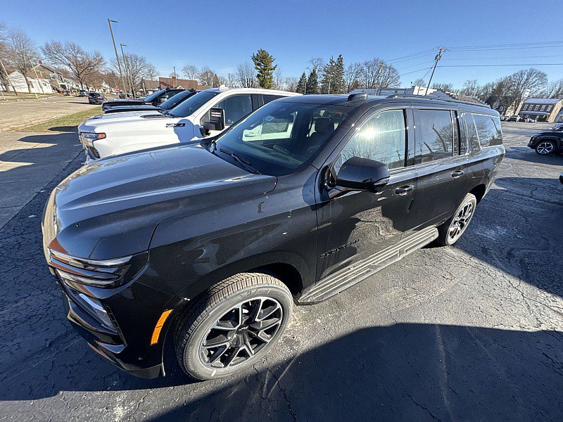 New 2026 Chevrolet Suburban RST image 2