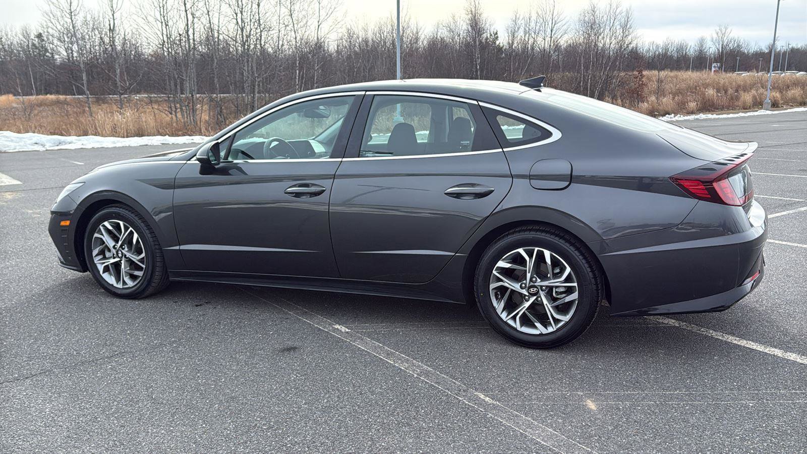 Certified 2022 Hyundai Sonata SEL w/ Convenience Package image 11