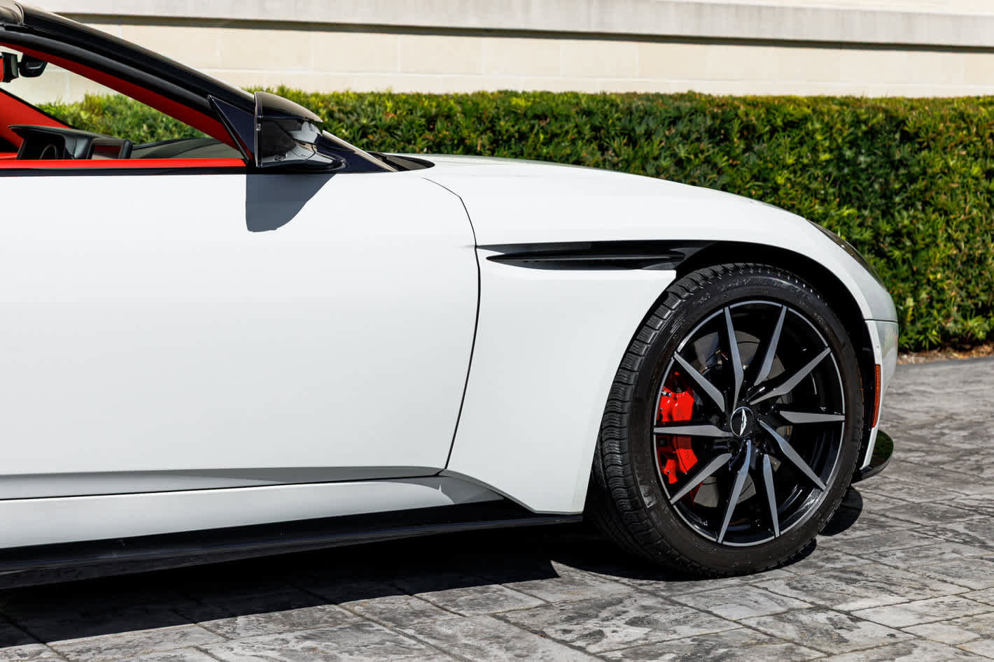 Used 2019 Aston Martin DB11 Volante image 9