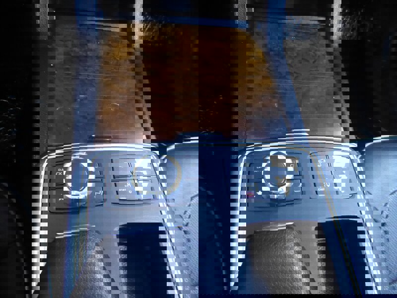 Used 2014 Mercedes-Benz GL 550 GL 550 4MATIC w/ Driver Assistance Package image 17