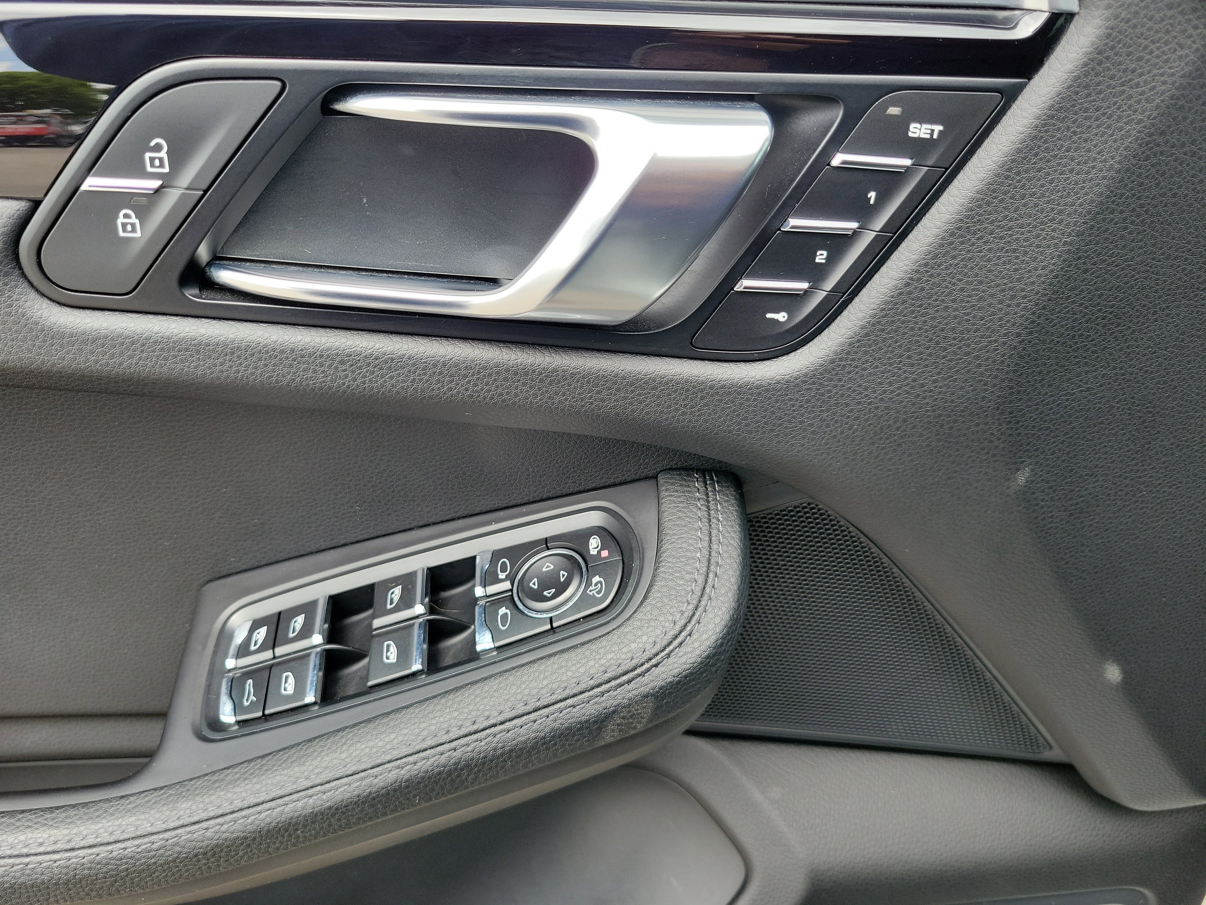 Used 2021 Porsche Macan AWD/4WD image 23