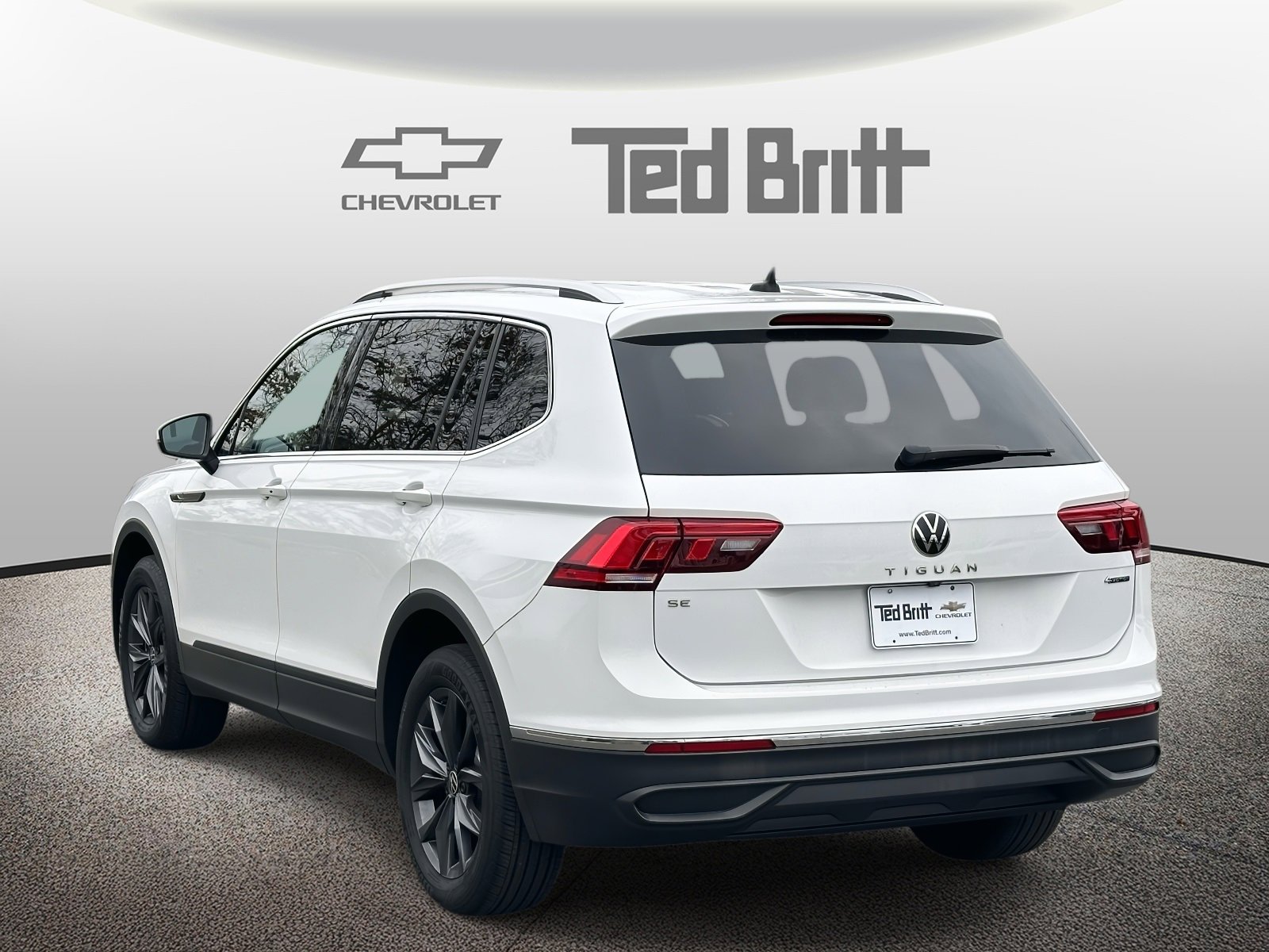 Used 2022 Volkswagen Tiguan SE image 6