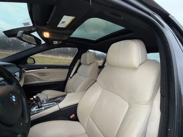 Used 2011 BMW 550i Sedan image 23