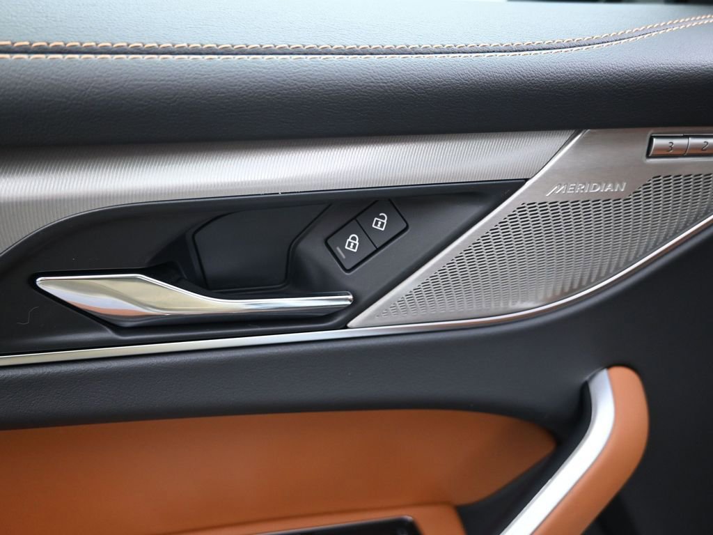 New 2026 Jaguar F-PACE R-Dynamic S image 19