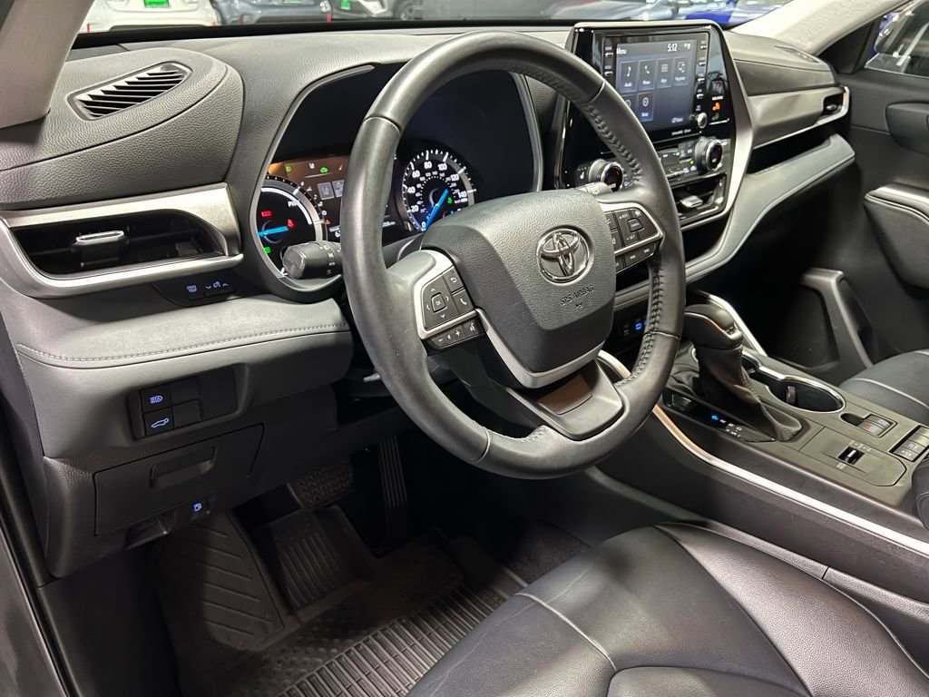 Certified 2022 Toyota Highlander XLE image 14