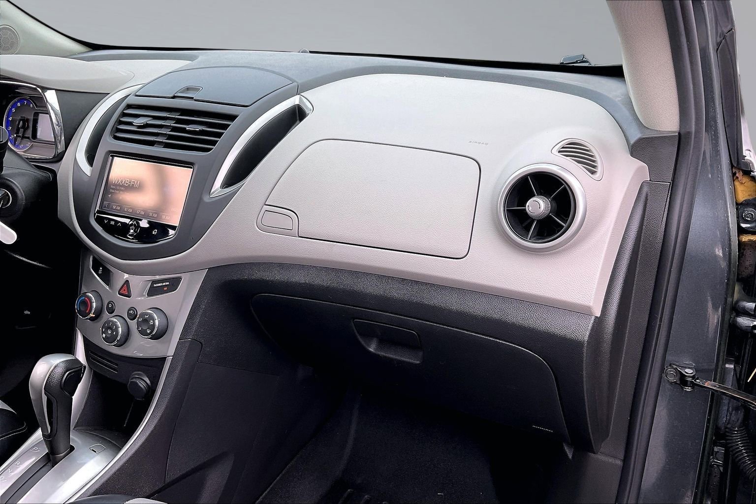 Used 2016 Chevrolet Trax LT w/ LT Sun and Sound Package image 15