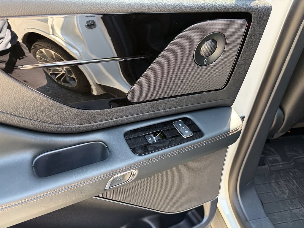 New 2026 Lincoln Aviator AWD image 20