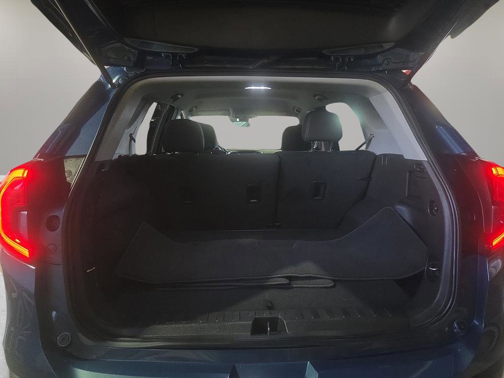 Used 2024 GMC Terrain SLE w/ Driver Convenience Package image 12