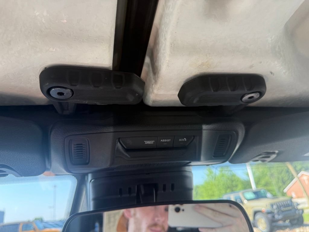 Used 2025 Jeep Wrangler Unlimited Sahara AWD/4WD image 34