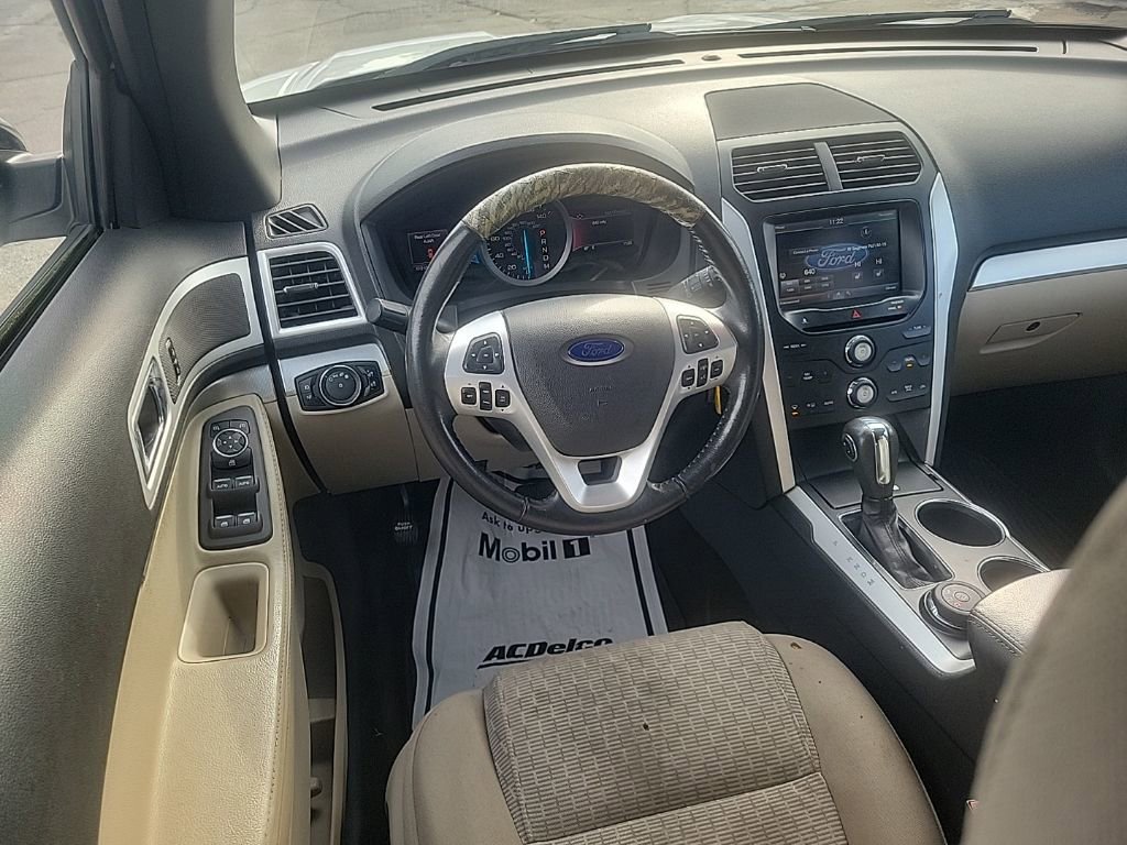 Used 2014 Ford Explorer XLT image 7