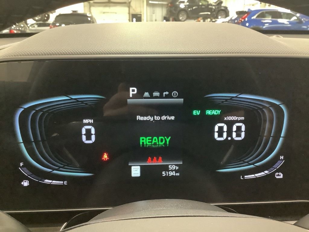 Certified 2025 Kia Niro EX image 16