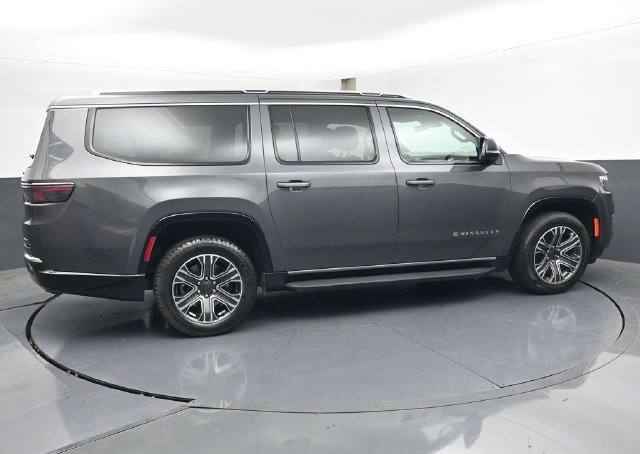 Used 2024 Jeep Wagoneer L Series II w/ Flexible Seating Group AWD/4WD image 3