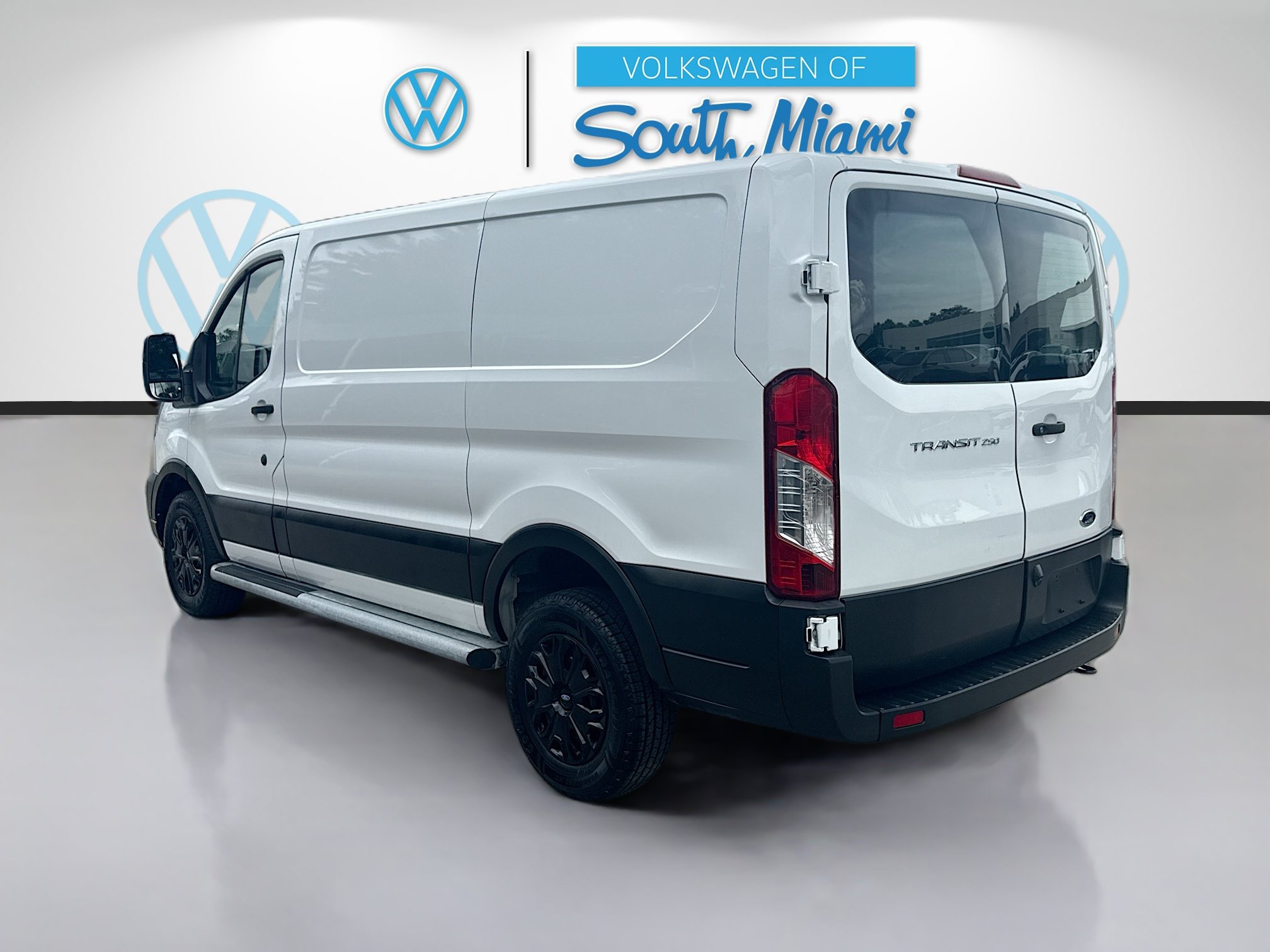 Used 2023 Ford Transit 250 Low Roof w/ Exterior Upgrade Package RWD image 5