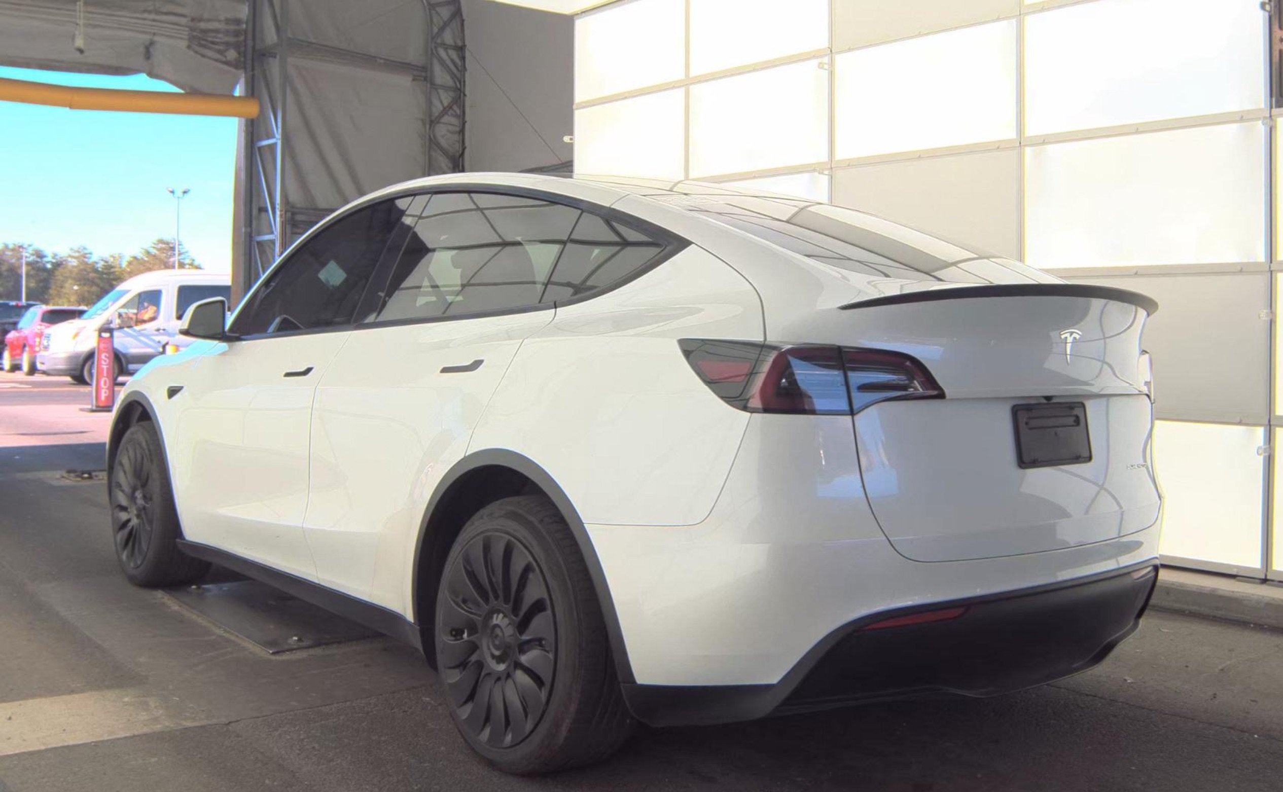 Used 2023 Tesla Model Y Performance AWD/4WD image 4