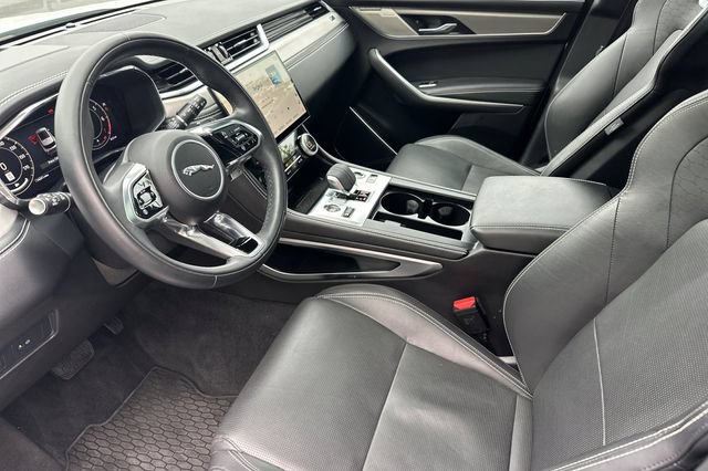 Certified 2026 Jaguar F-PACE R-Dynamic S AWD/4WD image 9
