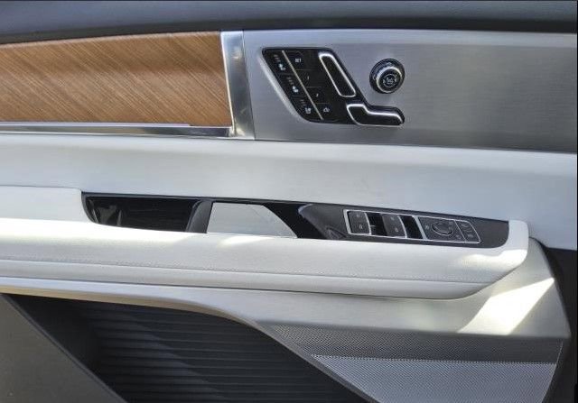 Certified 2026 Cadillac Vistiq Sport w/ LPO, Floor Liner Package AWD/4WD image 9