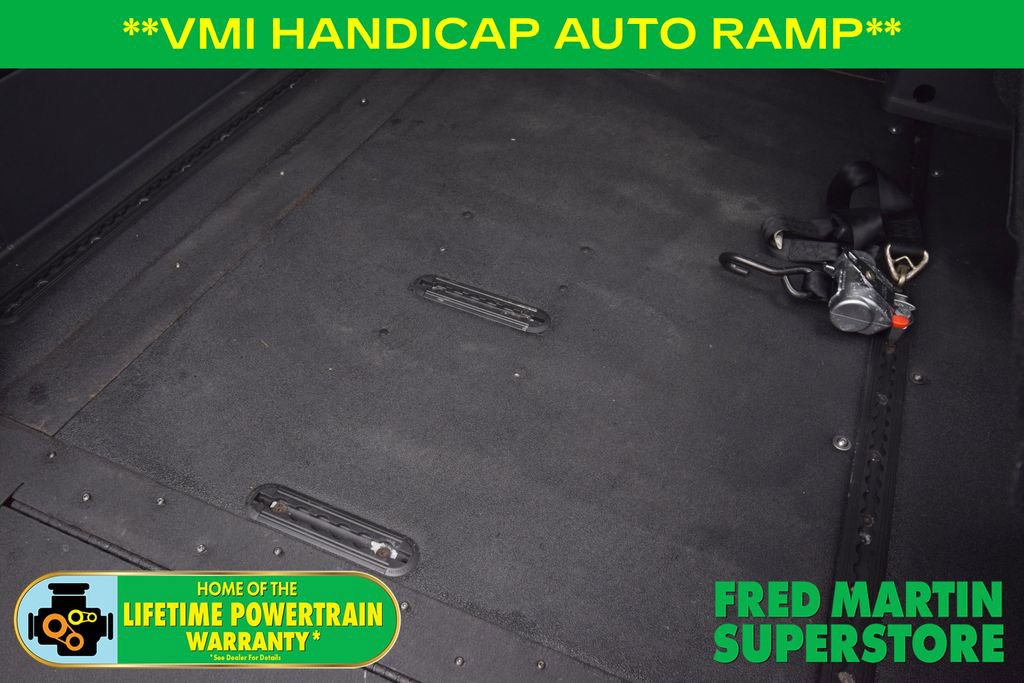 Used 2022 Toyota Sienna XLE image 23