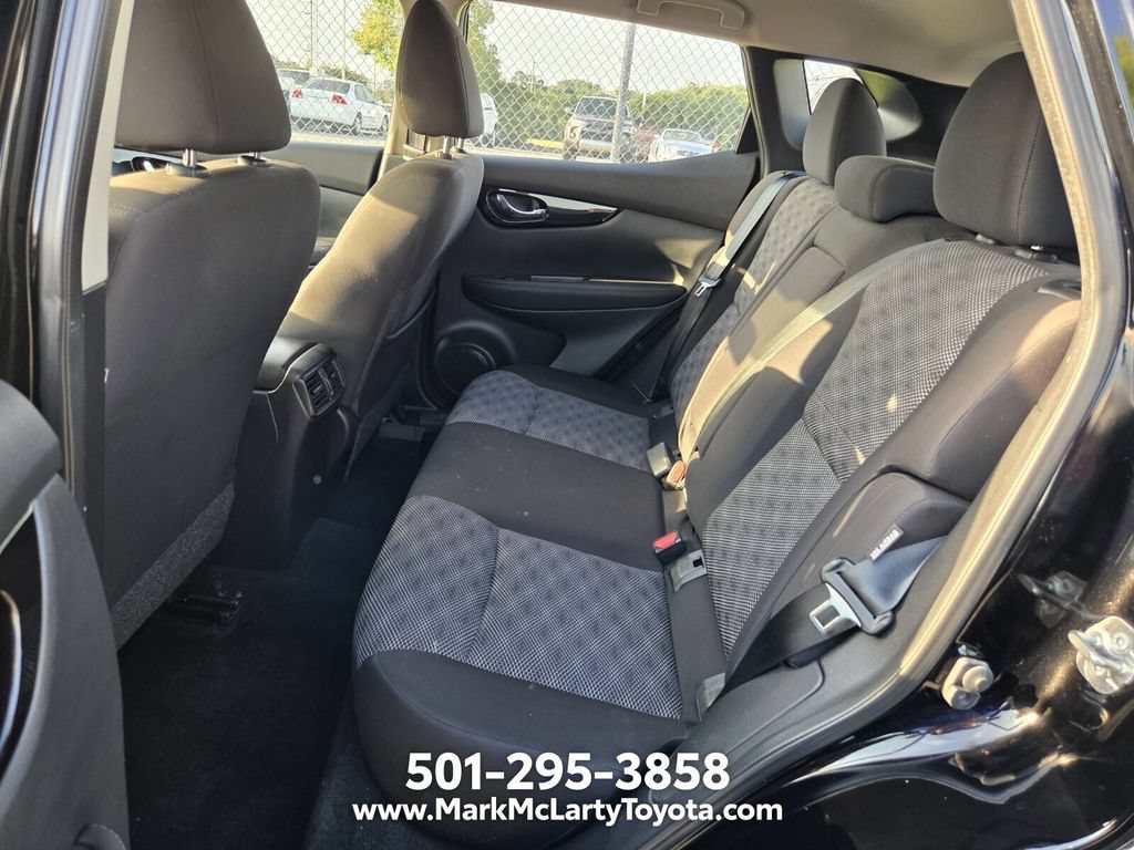 Used 2022 Nissan Rogue Sport SV FWD image 9