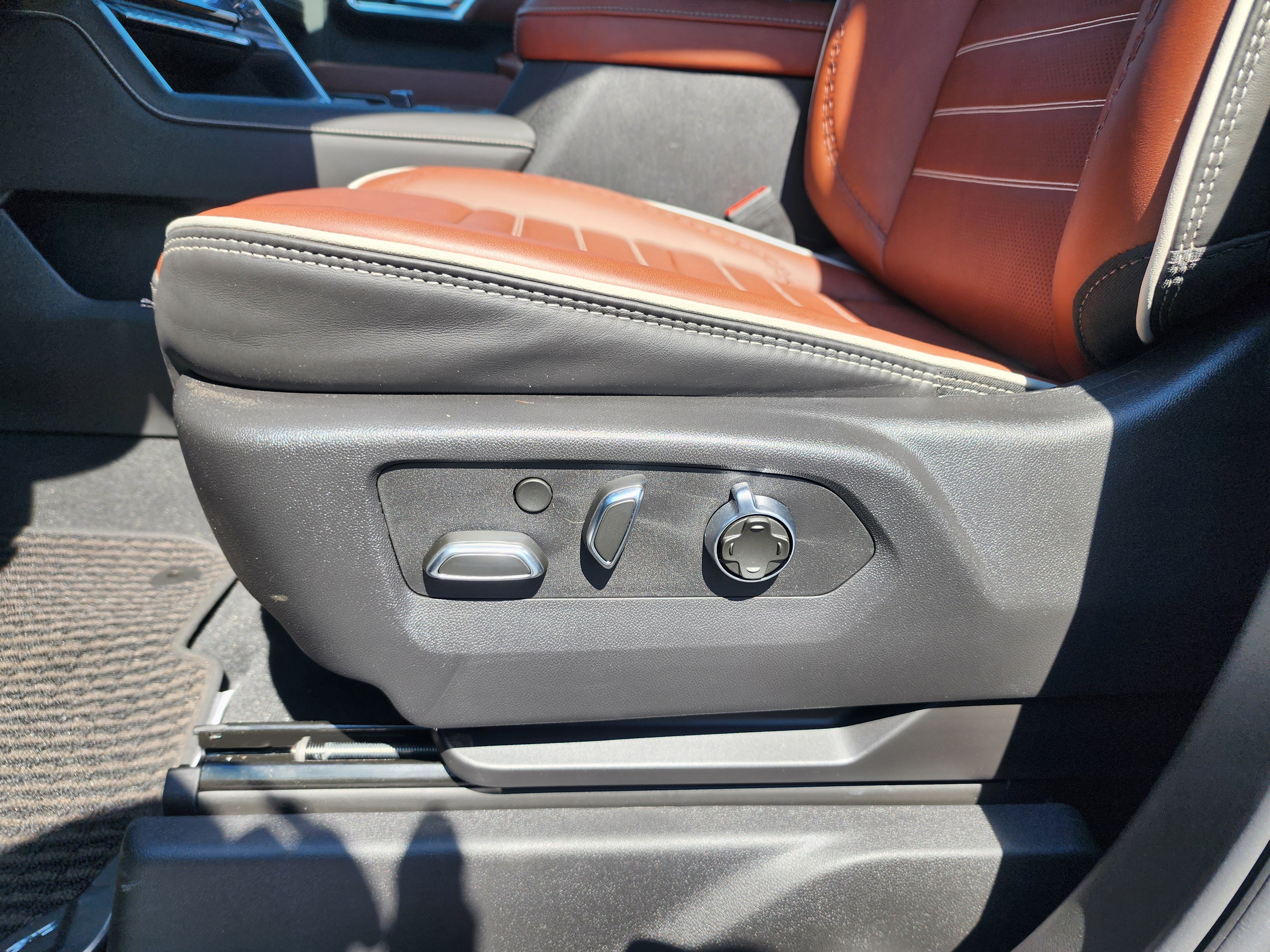 Used 2025 GMC Sierra 3500 Denali Ultimate image 26