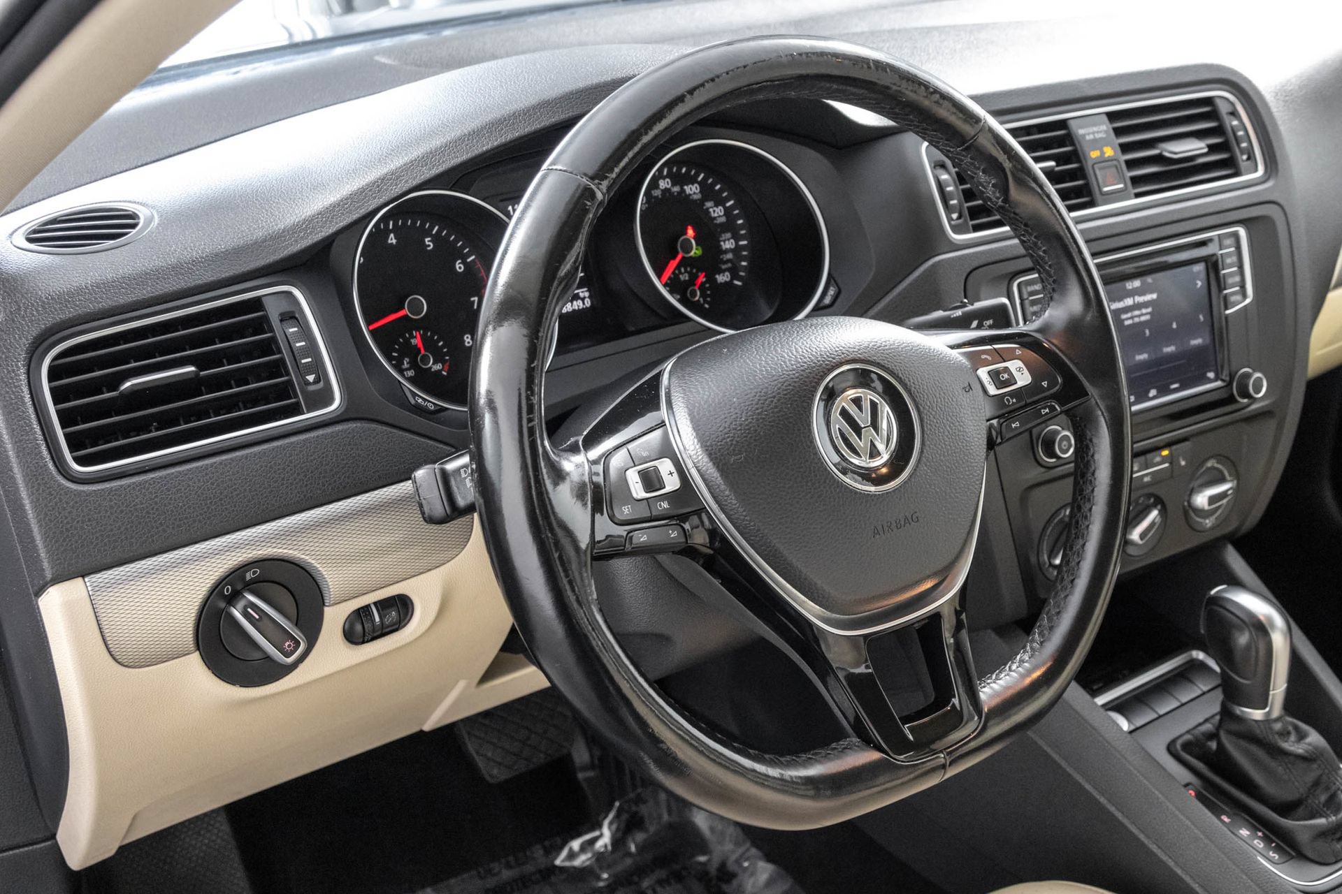Used 2017 Volkswagen Jetta SE FWD image 33