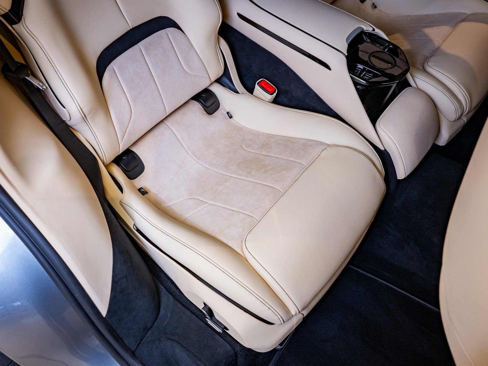 Certified 2025 Ferrari Purosangue image 29