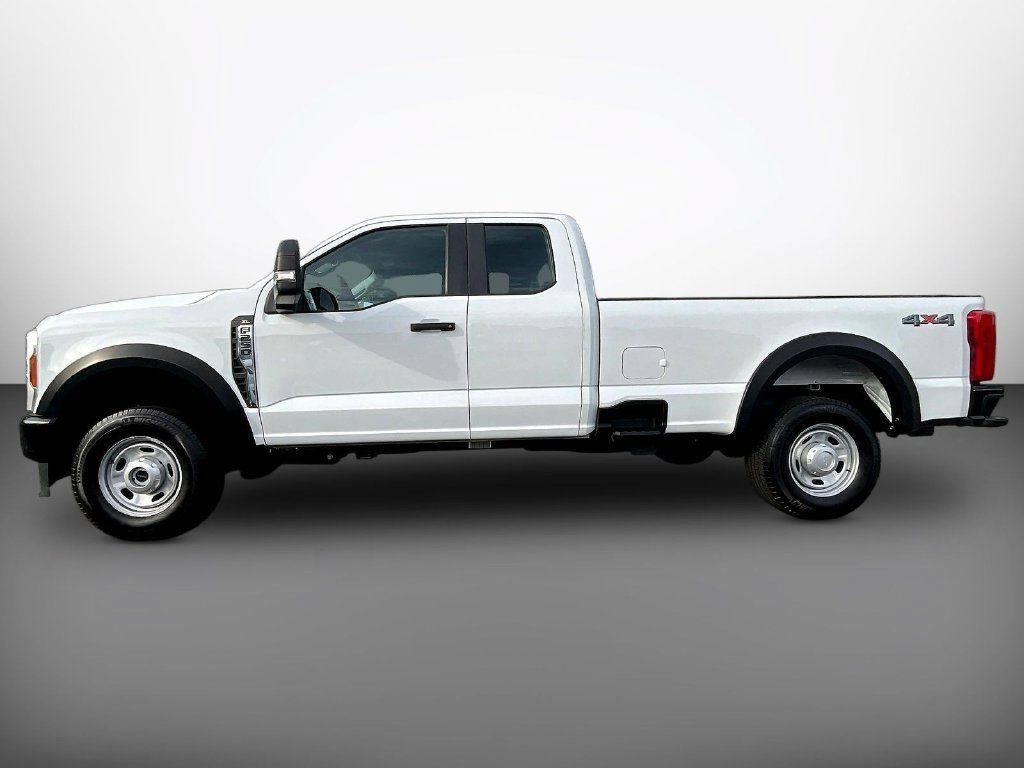 Used 2025 Ford F250 XL AWD/4WD image 4