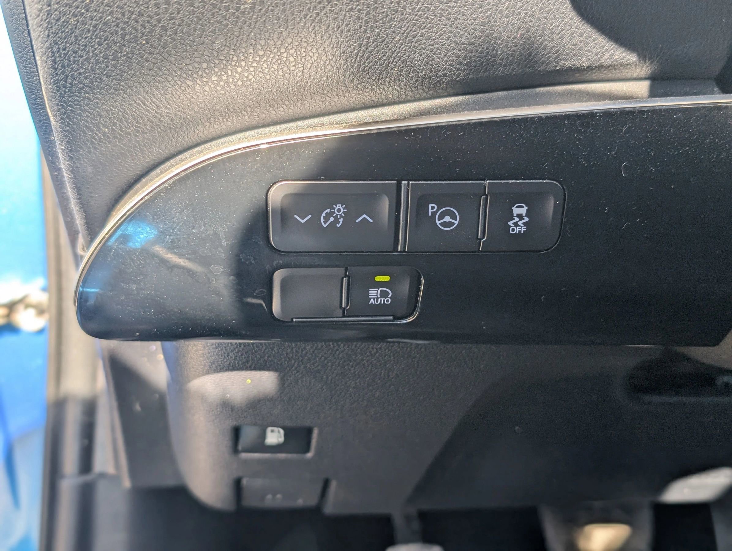 Used 2022 Toyota Prius LE image 25
