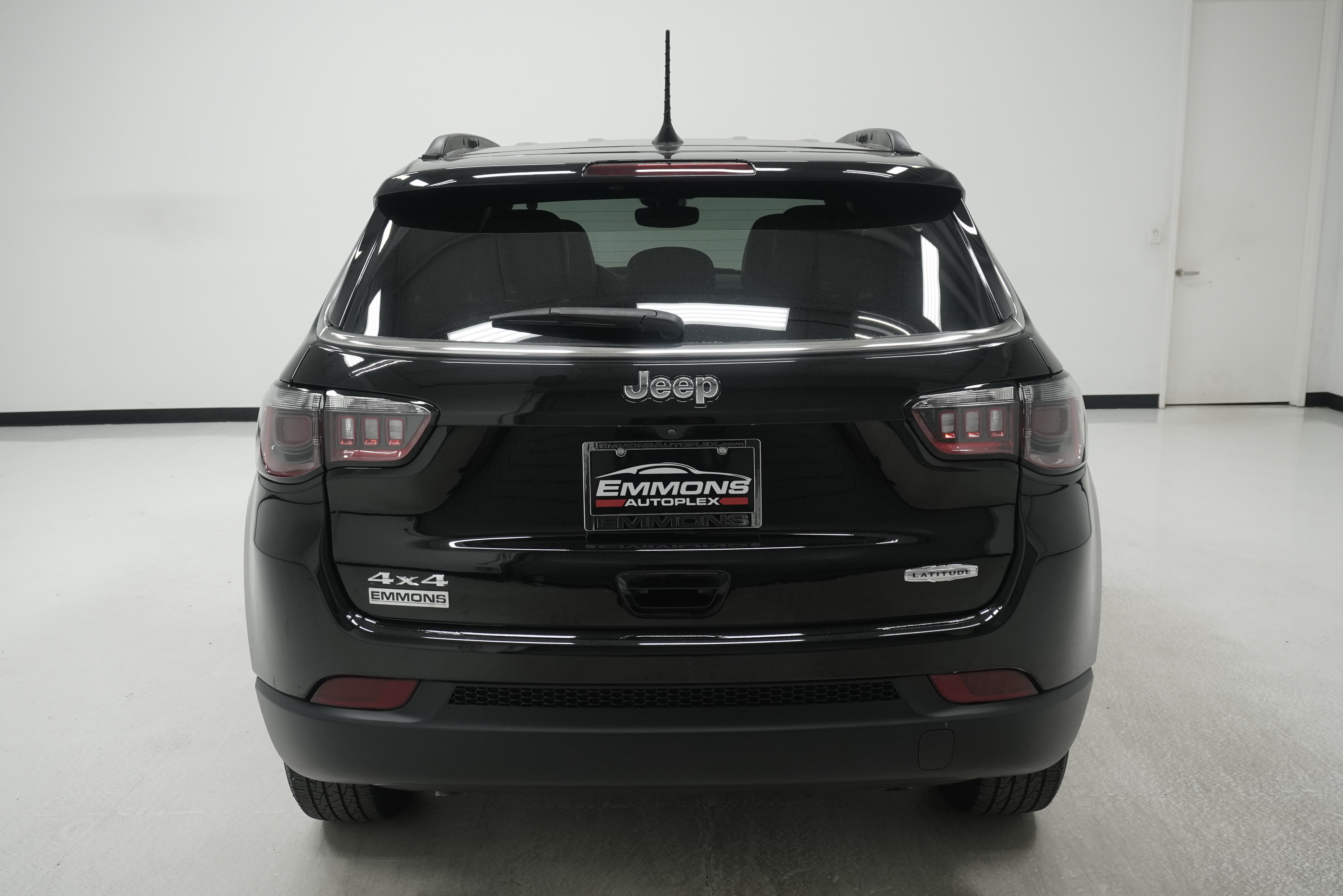 Used 2025 Jeep Compass Latitude AWD/4WD image 5