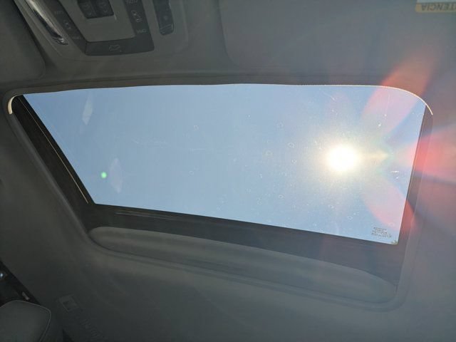 Used 2025 Toyota Sienna XLE FWD image 26