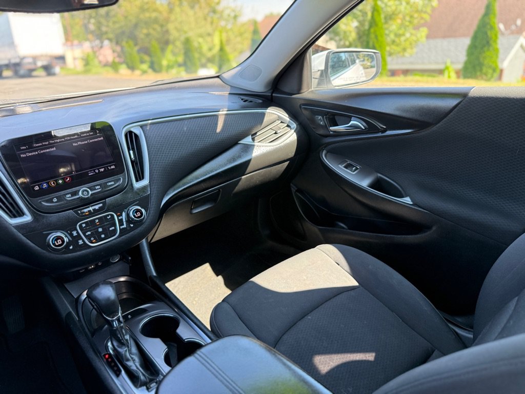 Used 2022 Chevrolet Malibu LT FWD image 25