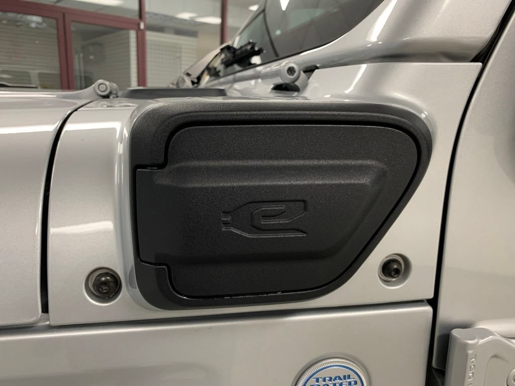 Certified 2024 Jeep Wrangler Unlimited Sahara w/ Safety Group AWD/4WD image 9