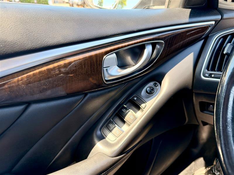 Used 2018 INFINITI Q50 Luxe w/ Essential Package (3.0T Luxe) AWD/4WD image 12