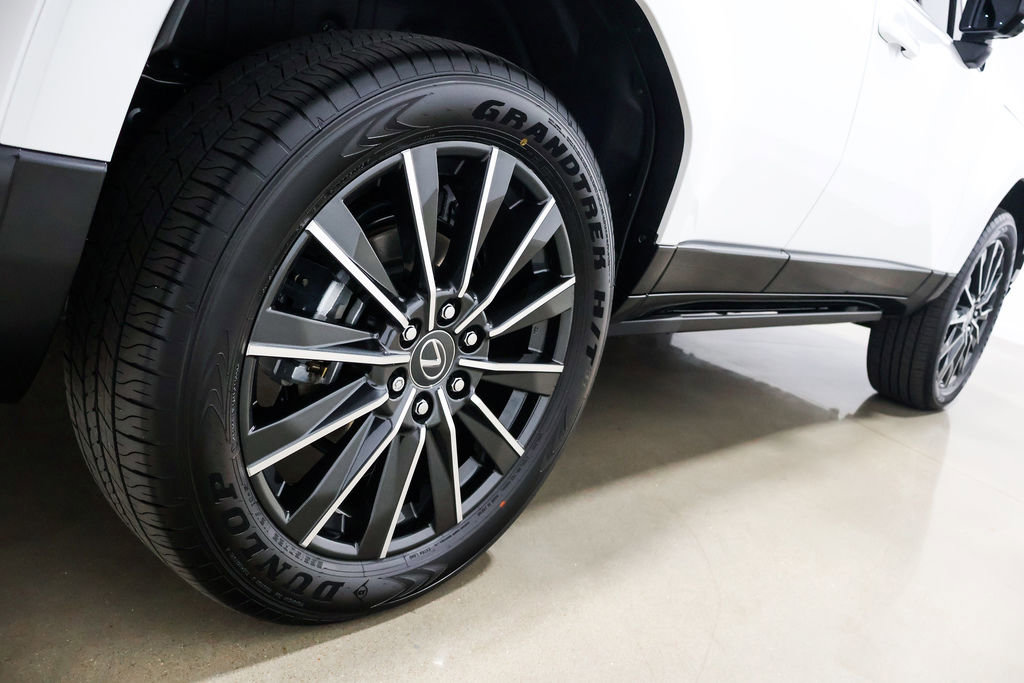 Used 2026 Lexus GX 550 w/ Accessory Package (2T) AWD/4WD image 17