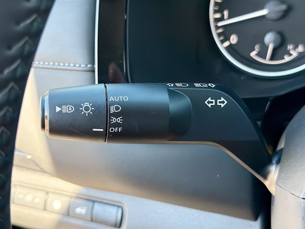 Used 2025 Nissan Pathfinder SV AWD/4WD image 22