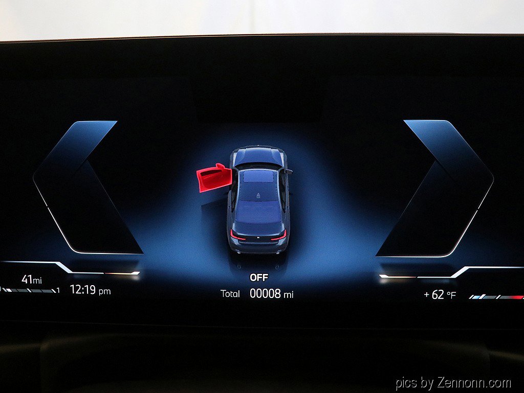 Used 2025 BMW 330i xDrive Sedan w/ M Sport Package image 17