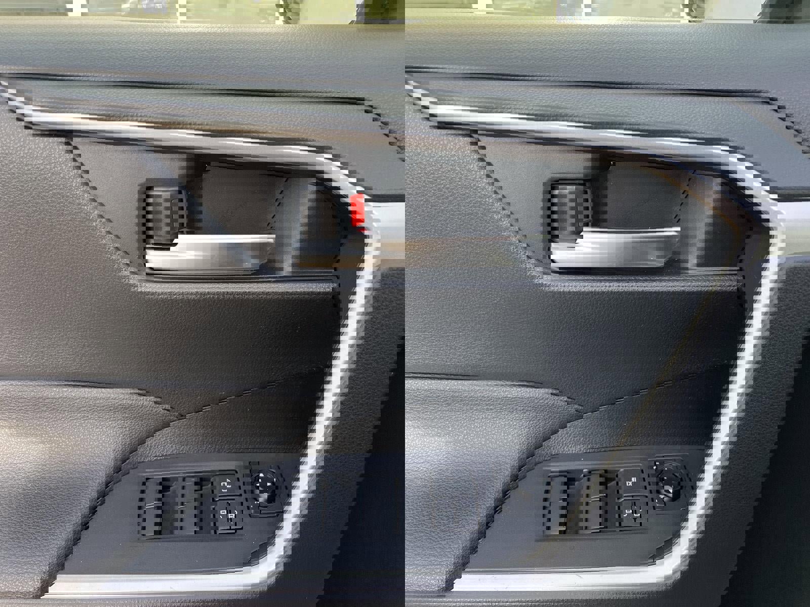 Used 2019 Toyota RAV4 XLE w/ Convenience Package image 19