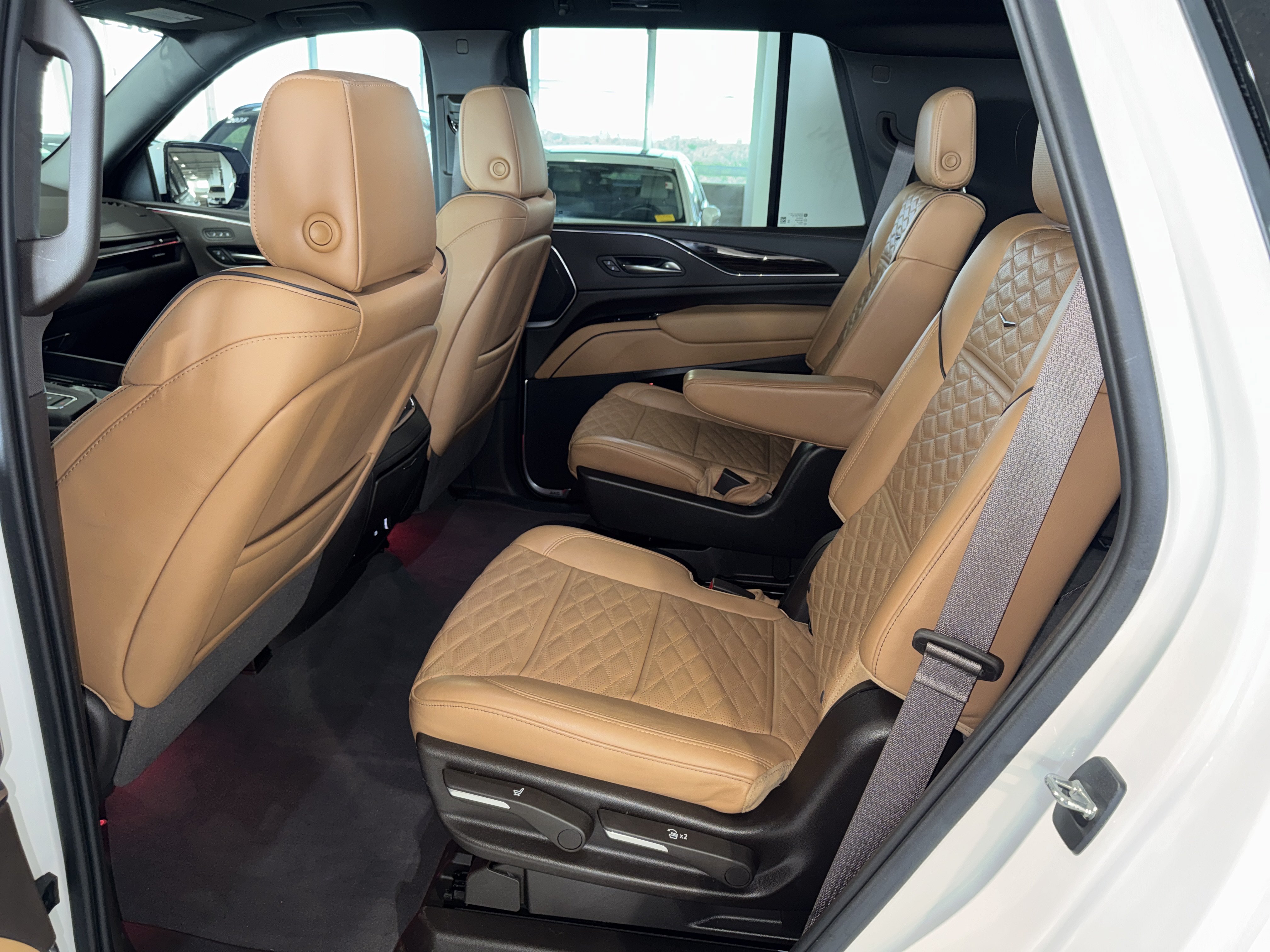 Used 2023 Cadillac Escalade Premium Luxury w/ LPO, Illumination Package AWD/4WD image 15