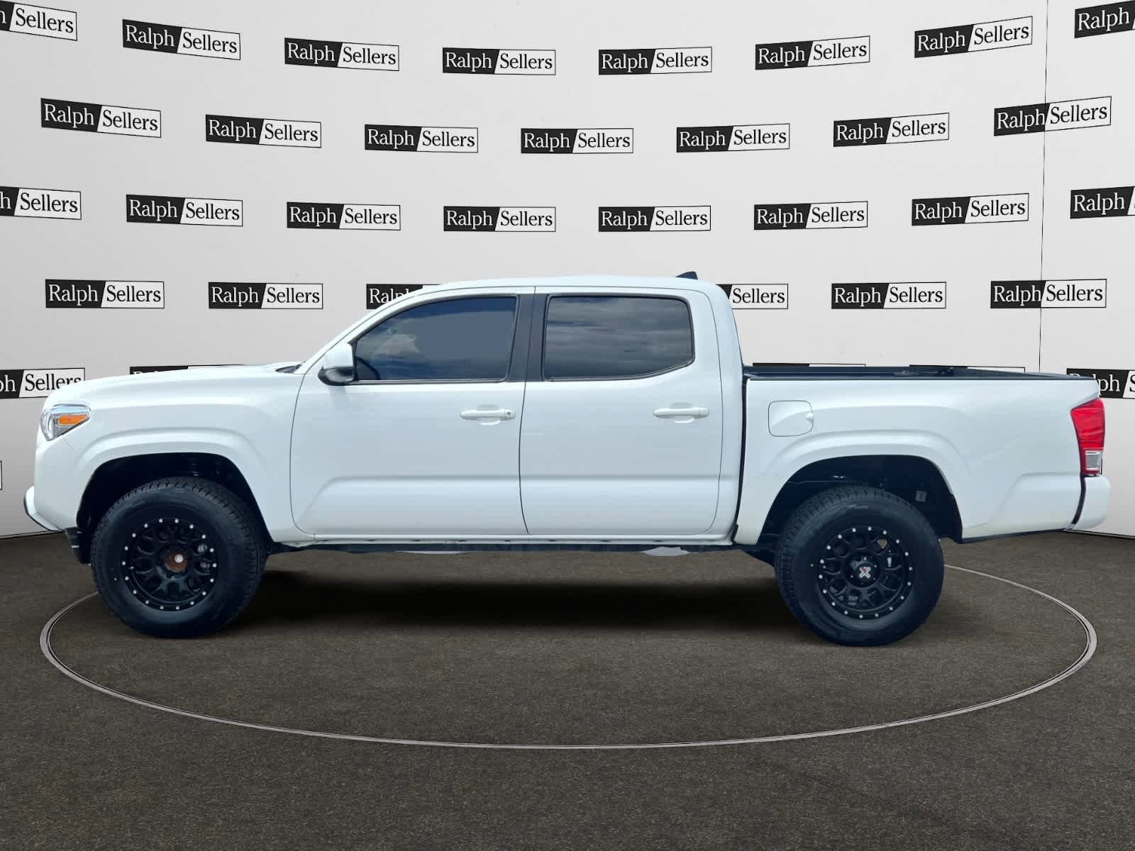 Used 2017 Toyota Tacoma SR w/ SR Convenience Package RWD image 3