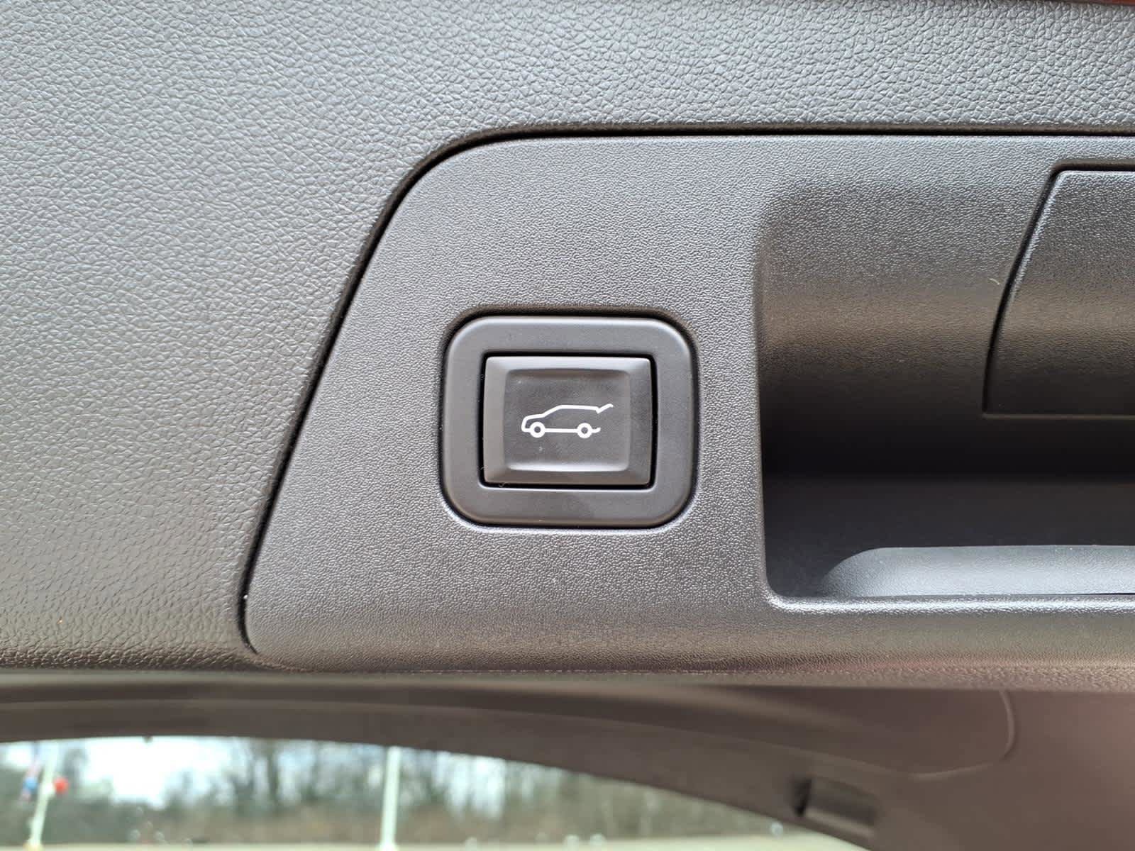 Used 2023 Buick Envision Essence w/ Sport Touring Package image 18